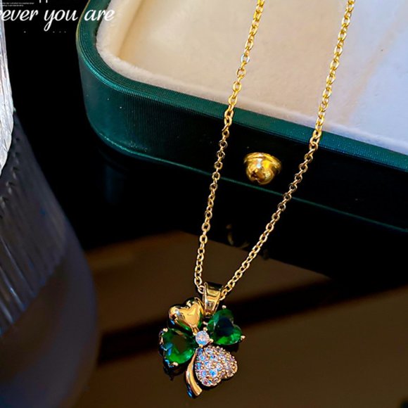 Four-leaf flower necklace - Picture 3 of 5